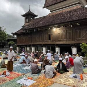 Suasana Mesjid Wadi Husen