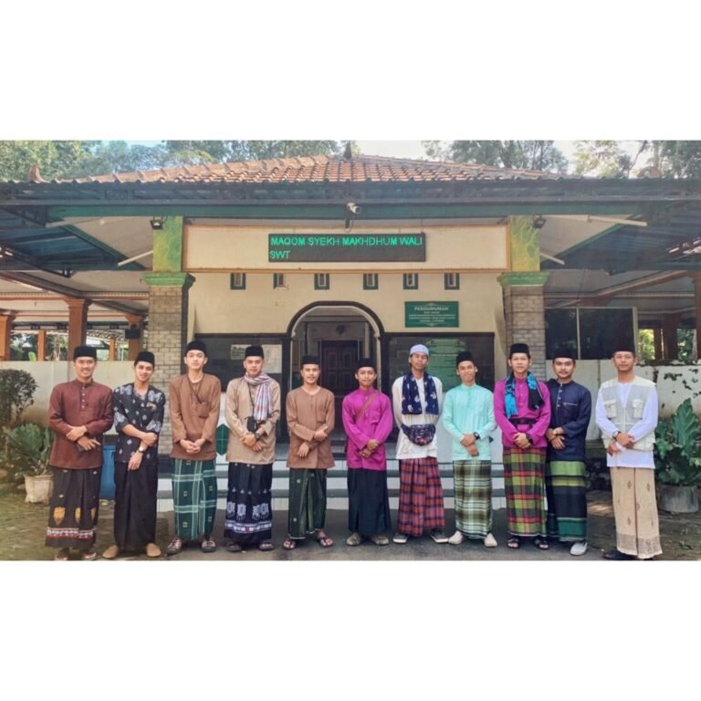Ziarahi Makam Syekh Maqdum Wali, Purwokerto.